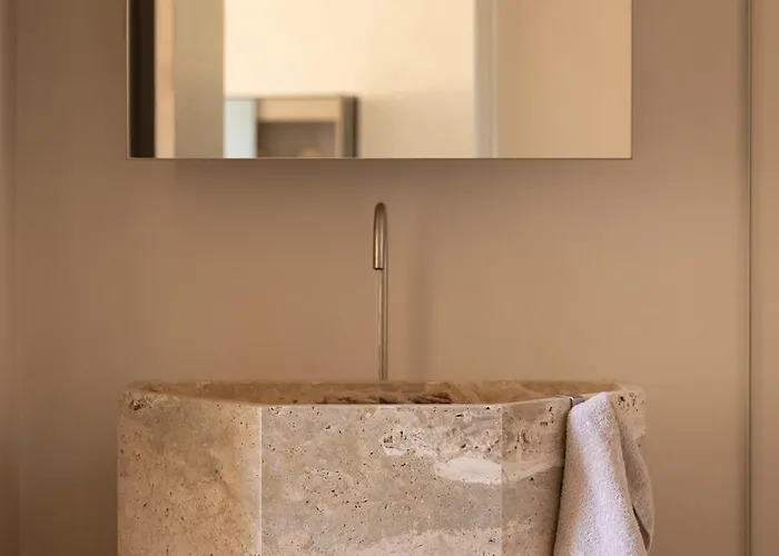 Otel Nomos 5*